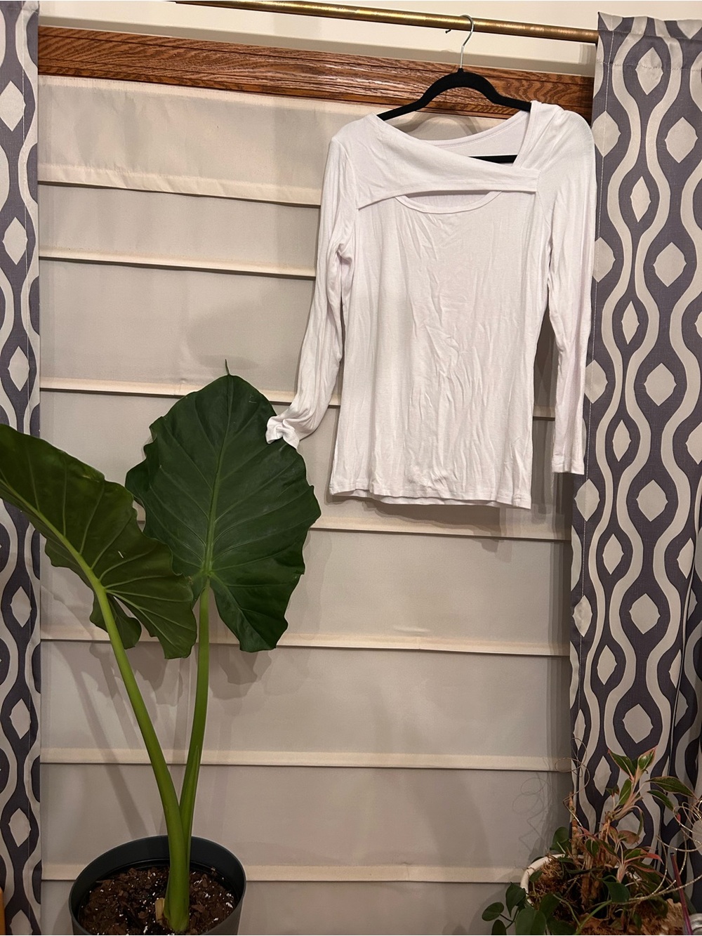 White ribbed Long-Sleeve cross Neck Women’s Top